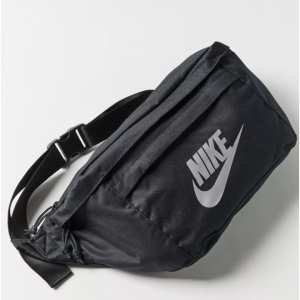 Urban Outfitters官网 Nike Tech Sling 腰包热卖 