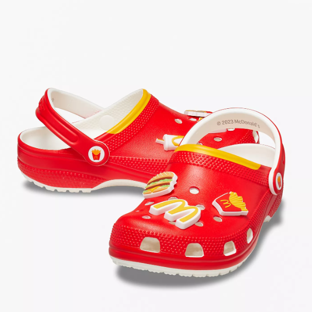 $29.99 (原价 $70) Urban Outfitters官网 Crocs X McDonald s 联名款红色女士洞洞鞋额外6折热卖 