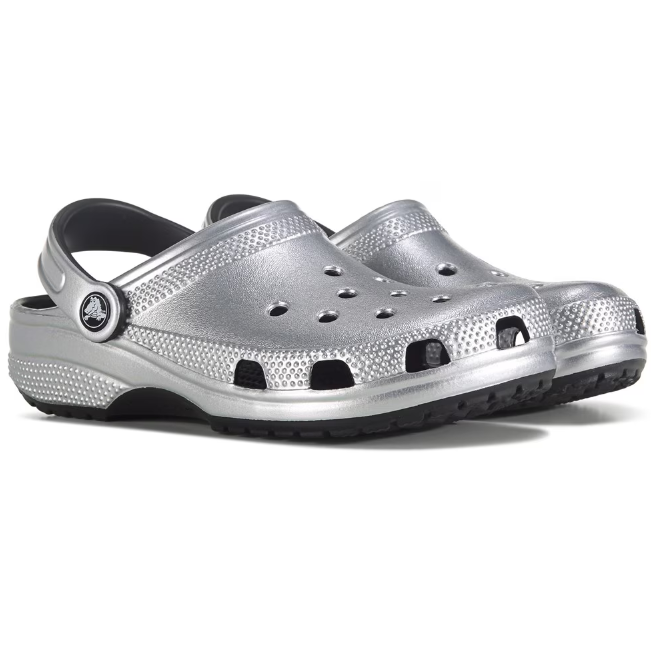 $35.98 (原价 $54.99) Famous Footwear官网 Crocs 银色中性款经典洞洞鞋6.5折热卖 